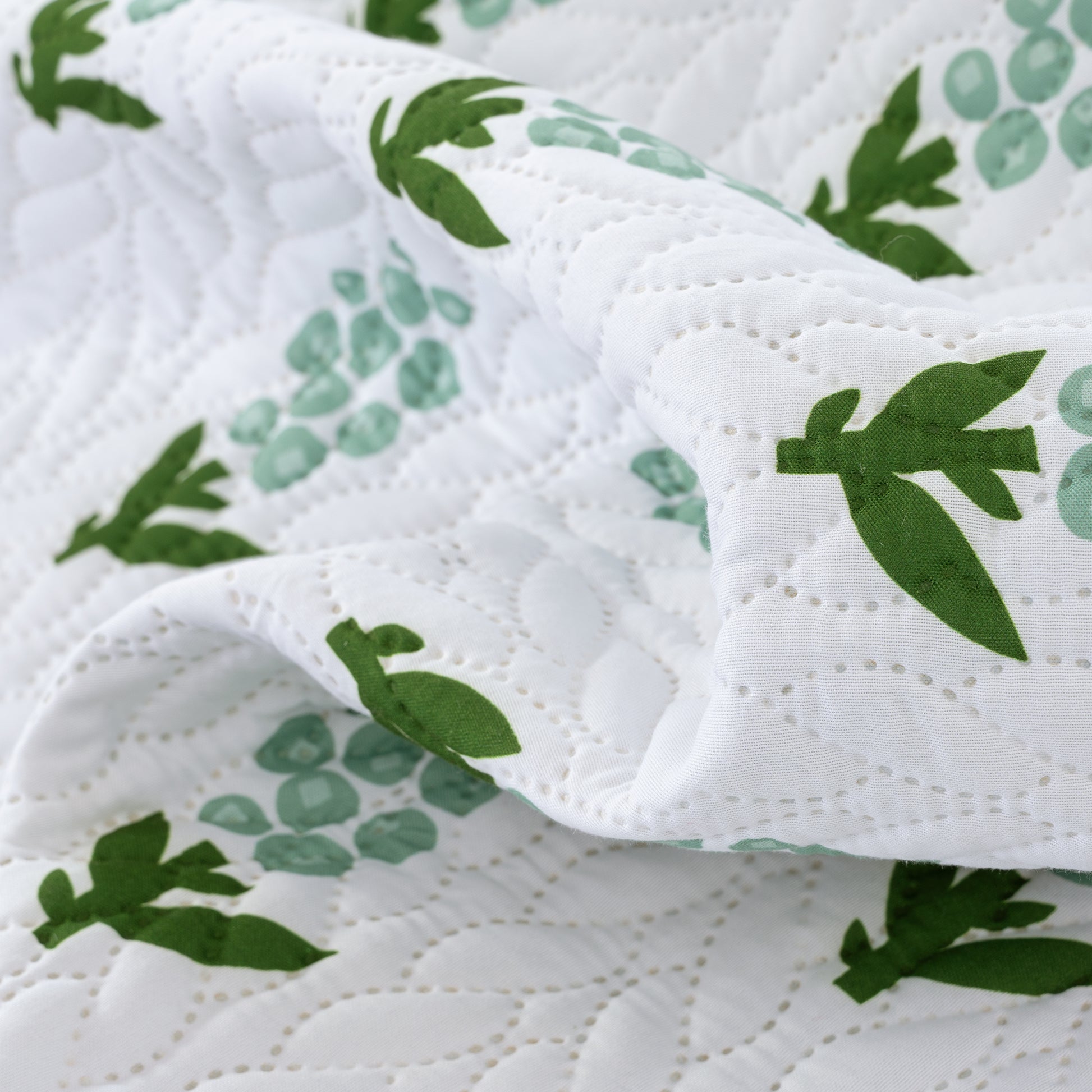 cute king botanical print 3 pcs quilt Set