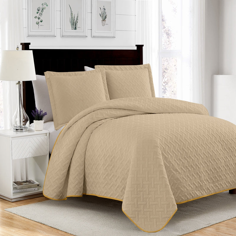 brown quilt set with 2 pillowcases